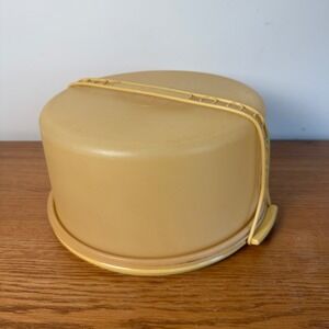 Vintage Tupperware Harvest Gold Cake Taker Carrier 1256-3 Yellow USA Made Retro